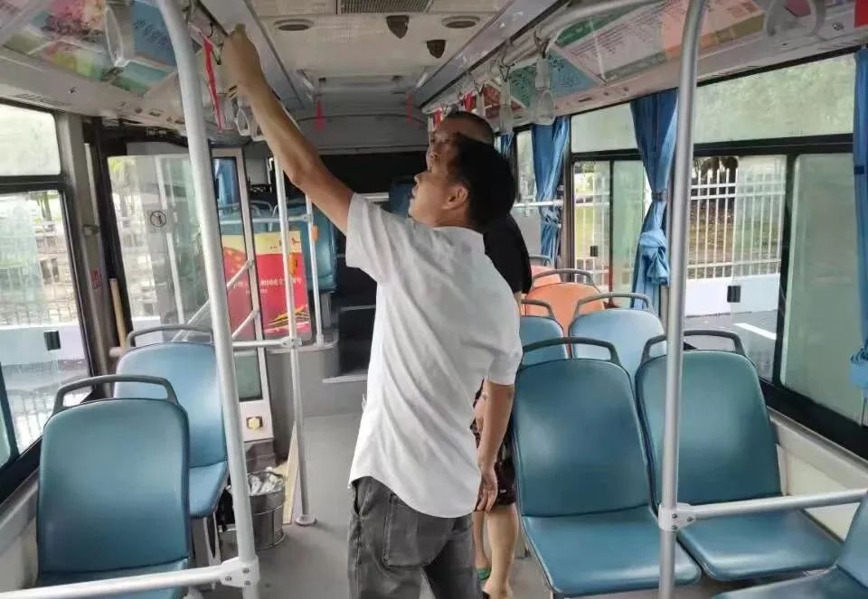 黃山長運(yùn) 提升服務(wù)質(zhì)量 我們?cè)谛袆?dòng)