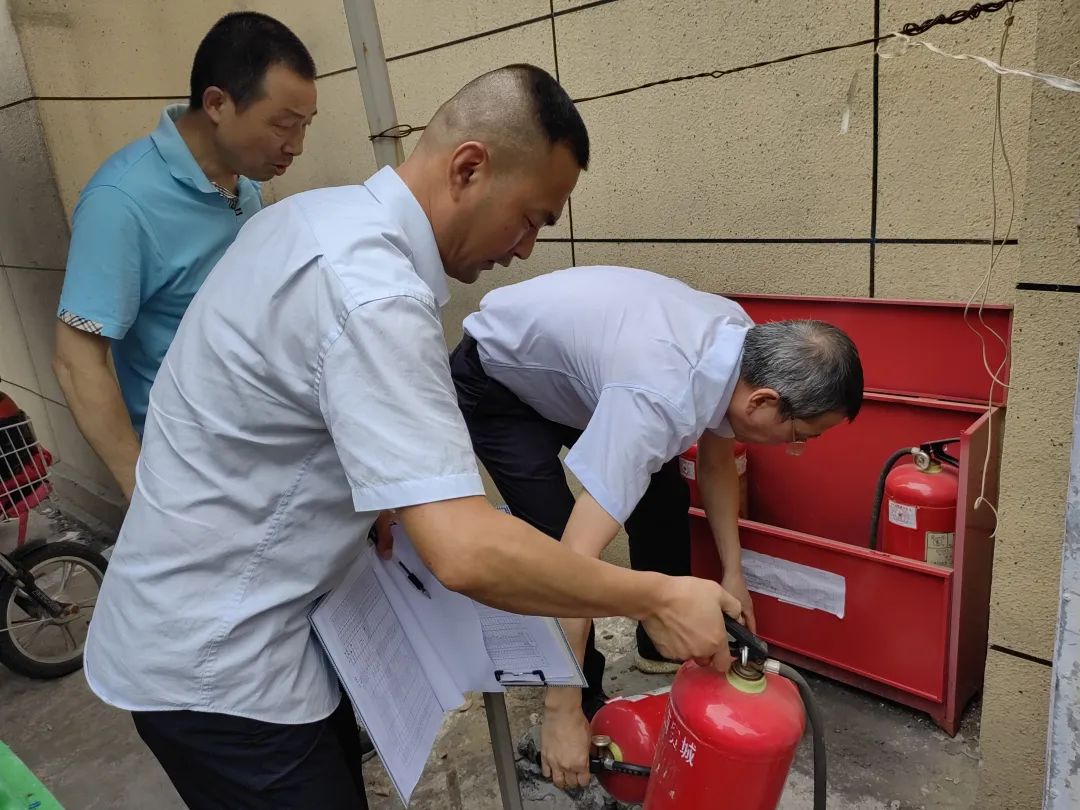 發(fā)放提醒卡 做好安全提醒