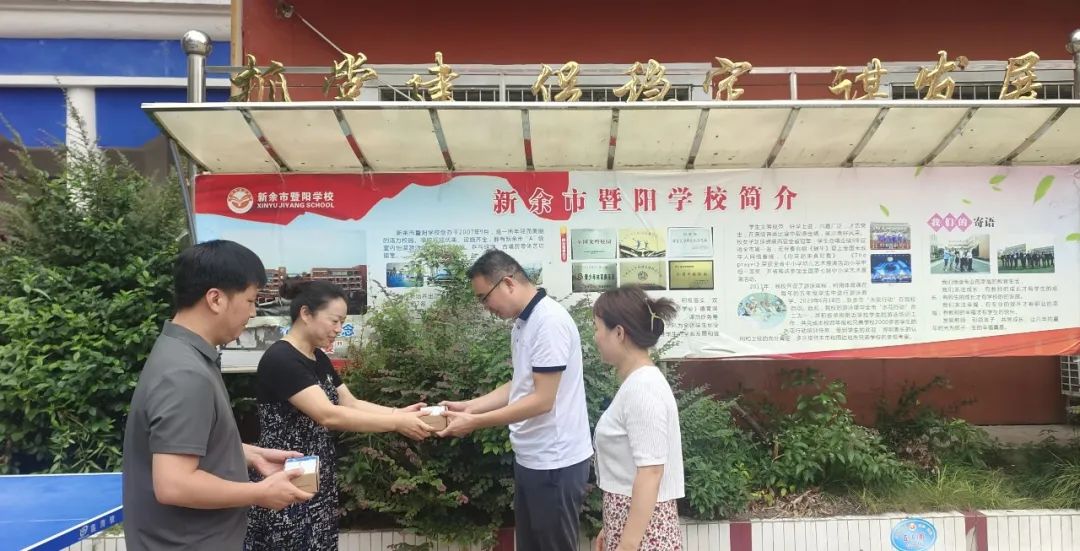 新余公交:優(yōu)質(zhì)服務(wù)進(jìn)校園,送卡上門(mén)暖人心