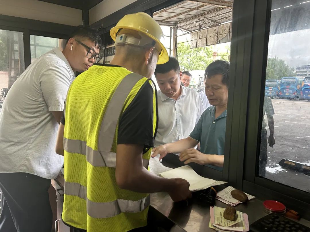 都市城際公交:股份公司安管部督導(dǎo)徐坊客運分公司“雙節(jié)”前期安全生產(chǎn)工作