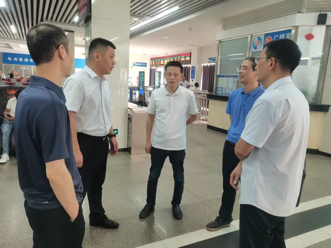 黃俊一行督查徐坊客運分公司“雙節(jié)”前黨風(fēng)廉政、安全生產(chǎn)工作