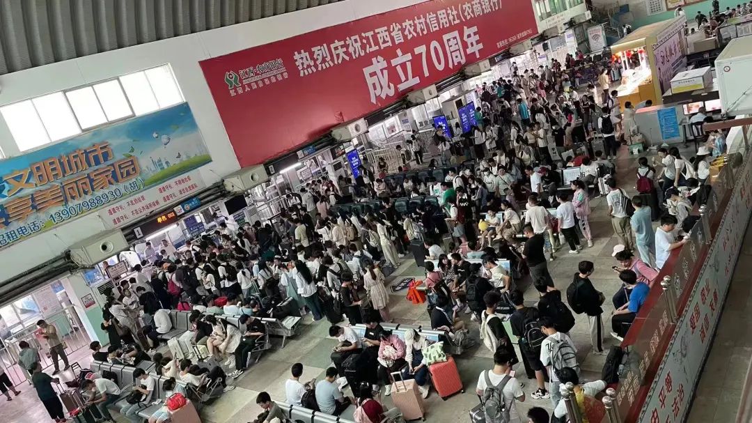 江西長運積極應(yīng)對中秋、國慶客流高峰