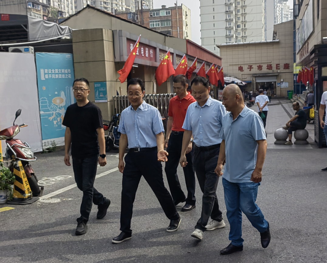 穆孫祥督導(dǎo)長運物業(yè)、都市城際公交節(jié)日期間安全生產(chǎn)工作