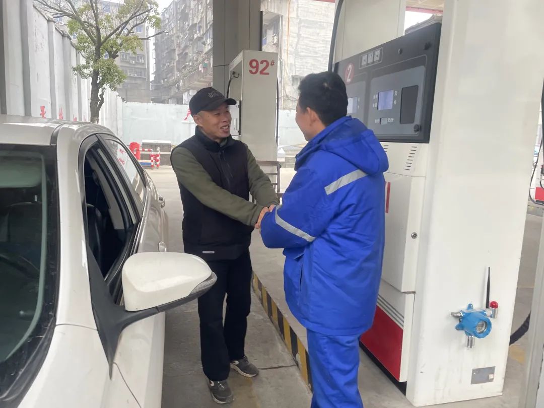 大通物流：汽車(chē)無(wú)油“罷工” 員工助推獲贊