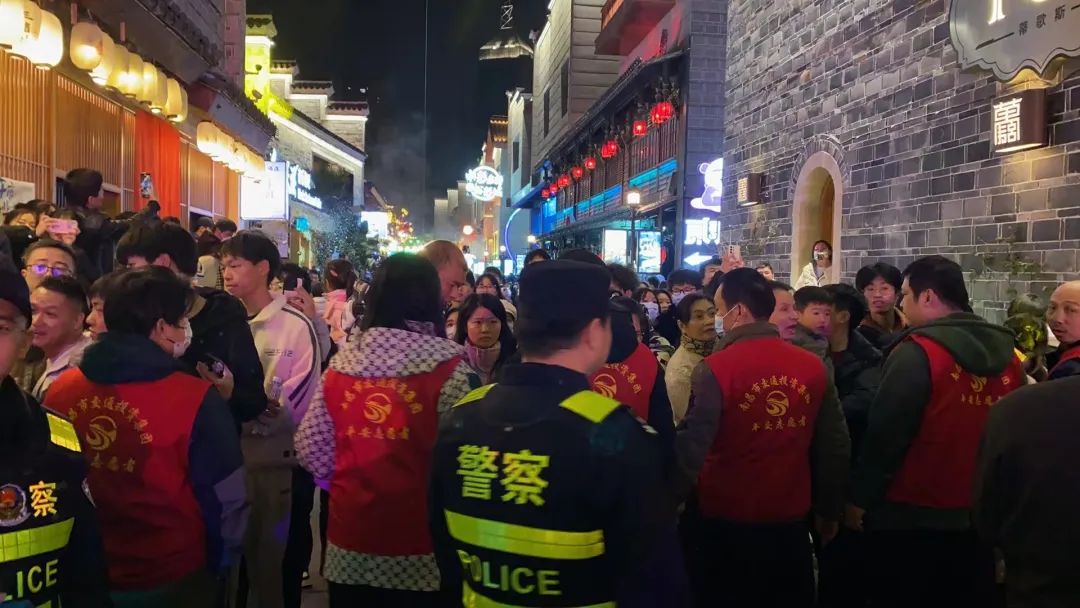 江西長運圓滿完成萬壽宮“跨年”活動應急保障任務