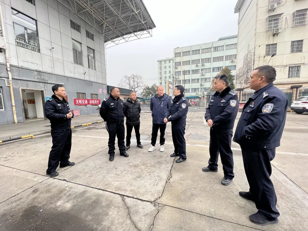 都市城際公交 南昌市公安局交通管理局督導(dǎo)徐坊客運站安全生產(chǎn)