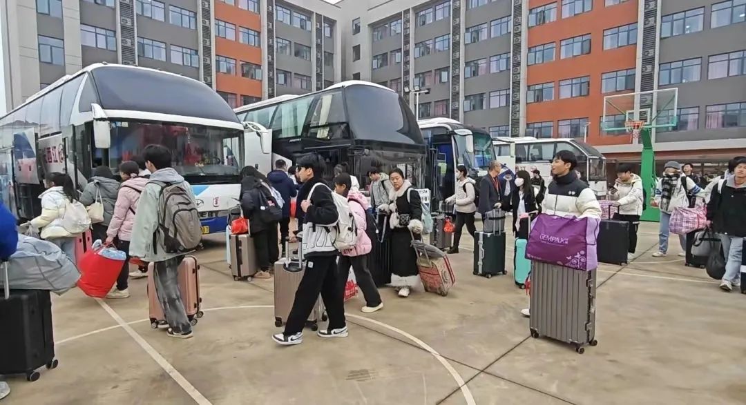 都市城際公交：“校園直通車”送你到家門口！