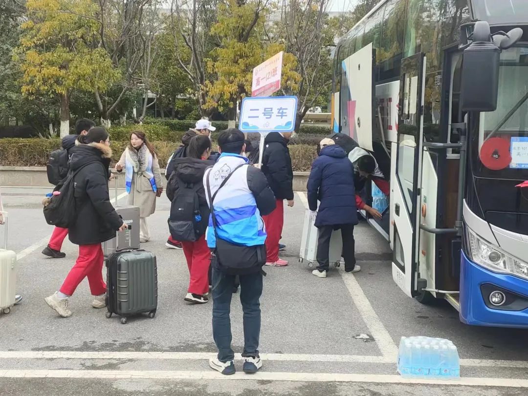 都市城際公交:開張大吉!新車首單大型包車業(yè)務順利啟航