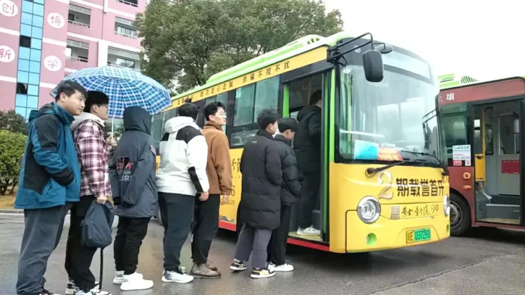 上饒汽運(yùn)：萬(wàn)年公交圓滿(mǎn)完成七省聯(lián)考運(yùn)輸業(yè)務(wù)