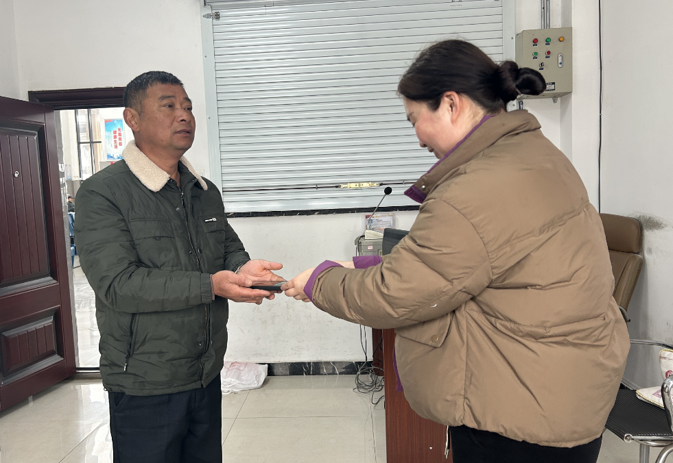 鄱陽長運:車站廣播聲聲尋 失而復(fù)得暖人心