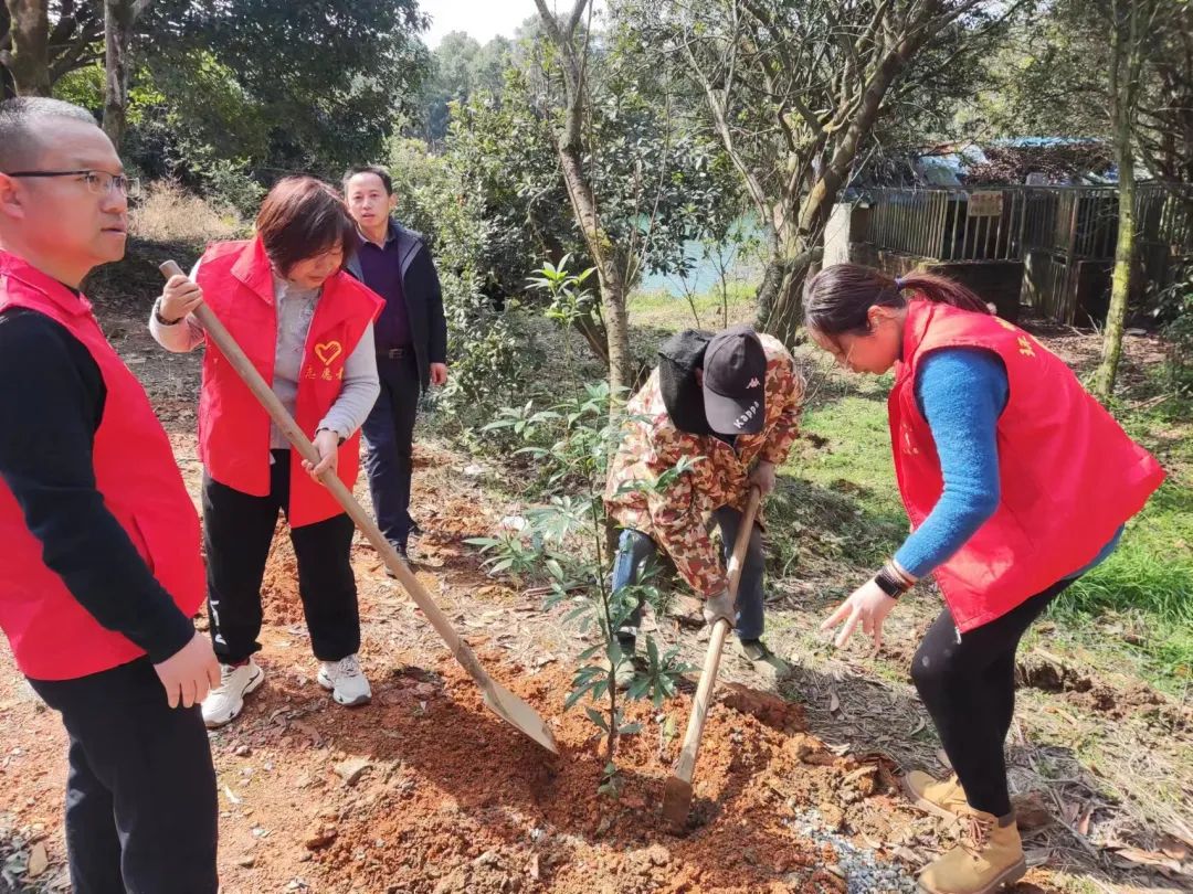 長(zhǎng)運(yùn)科技開展志愿服務(wù)活動(dòng) 萬(wàn)建紅參加