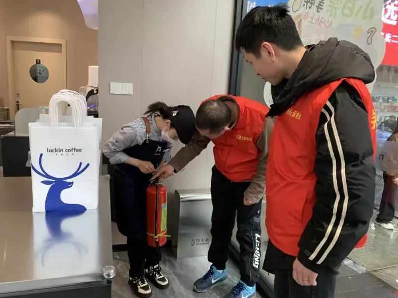 長運物業(yè) 為新進場商戶開展消防知識培訓和演練活動