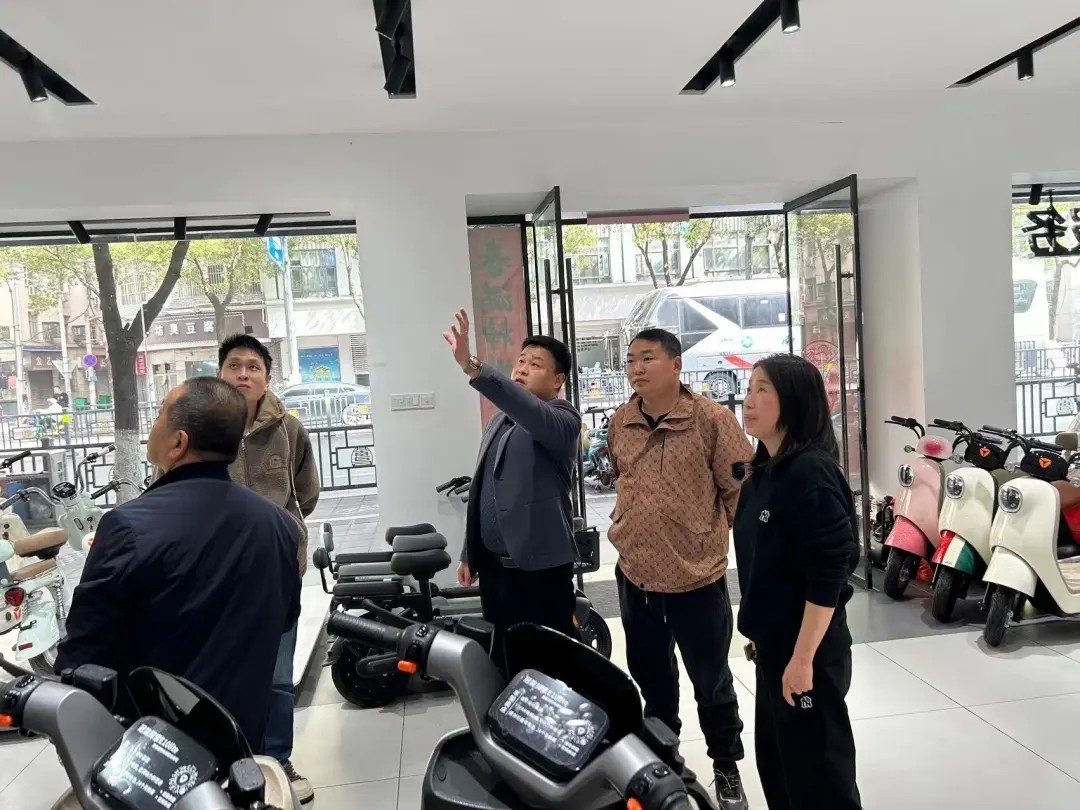 長(zhǎng)運(yùn)物業(yè) 商戶(hù)門(mén)店漏水 物業(yè)上門(mén)解民憂(yōu)