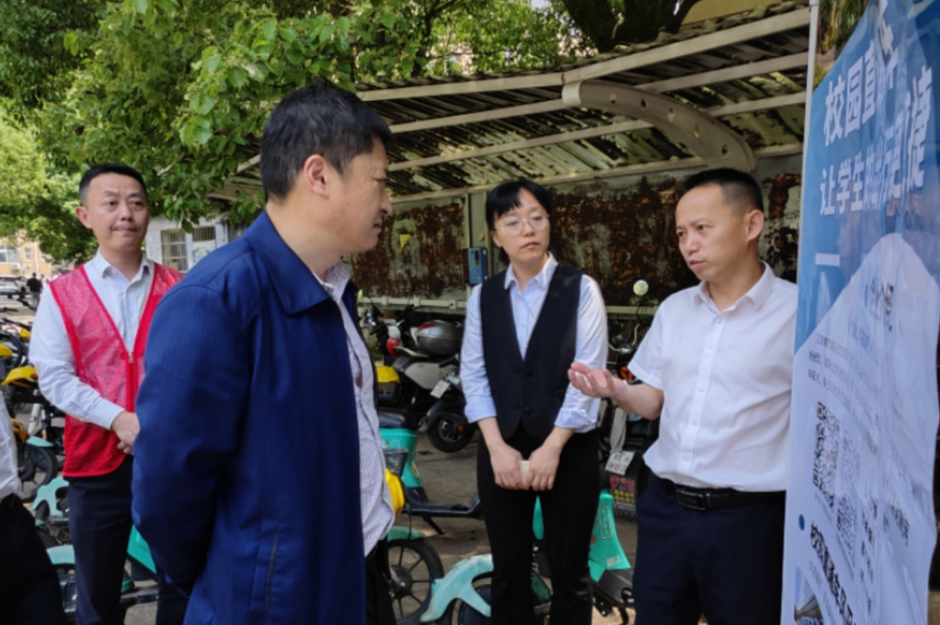 旅游客運(yùn)分公司校園直通車地推工作有序進(jìn)行 占梁前往現(xiàn)場督導(dǎo)