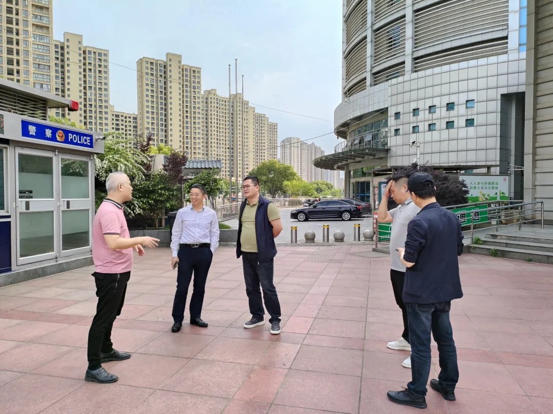 領(lǐng)導(dǎo)班子成員督查九江長(zhǎng)途汽車(chē)站及周邊區(qū)域創(chuàng)文工作落實(shí)情況