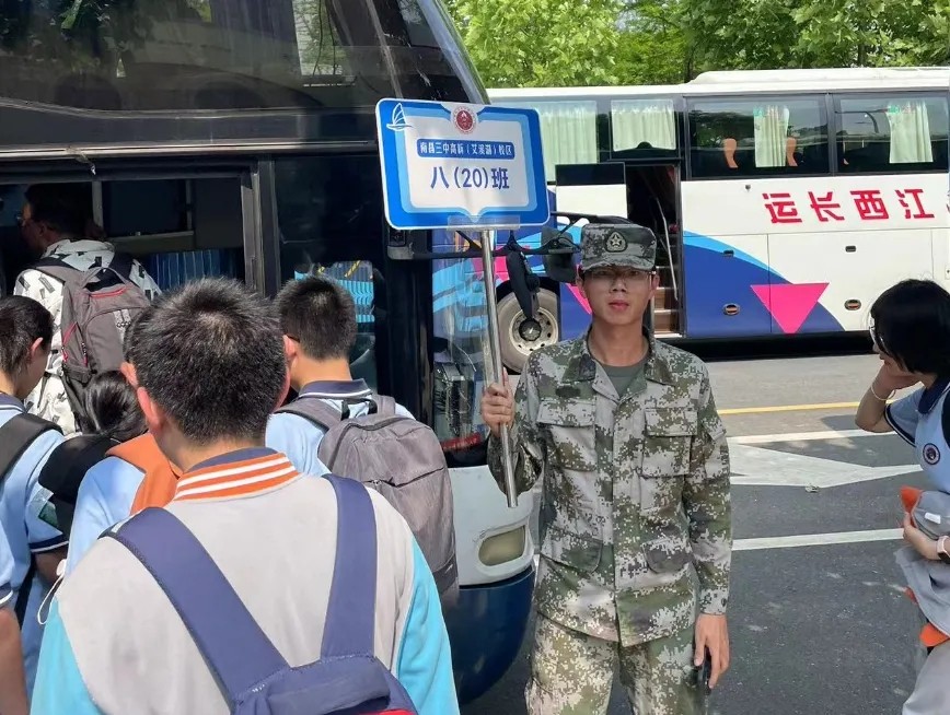 旅游客運(yùn)分公司順利完成近600名師生研學(xué)包車(chē)任務(wù)