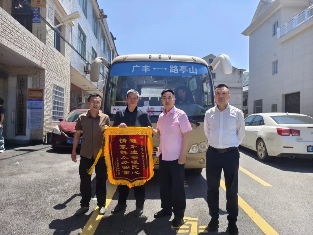 上饒汽運(yùn)：獲贈(zèng)錦旗、彰顯為民服務(wù)宗旨