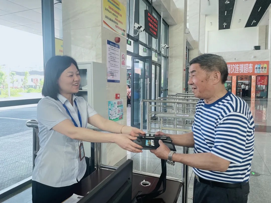 九江長運：拾金不昧加免費乘車 長運的服務(wù)太好了！