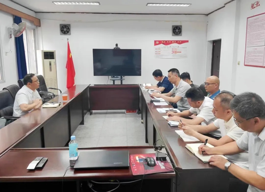 劉志堅(jiān)在長鴻物業(yè)調(diào)研工作