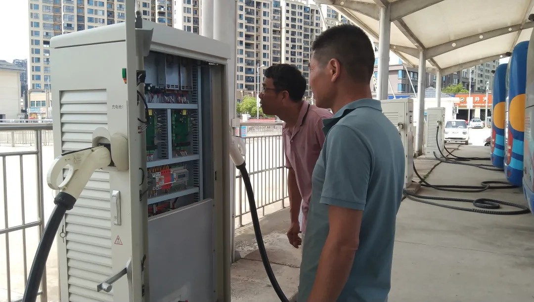 撫州長(zhǎng)運(yùn):崇仁分公司開(kāi)展安全隱患排查