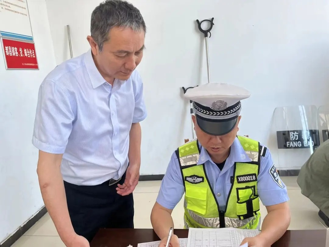 九江長(zhǎng)運(yùn) 都昌公司聯(lián)合都昌交警大隊(duì)開展尿液檢測(cè)