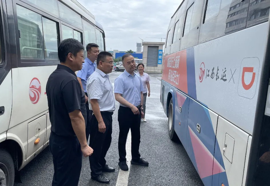 劉磊、占梁調(diào)研上饒汽運