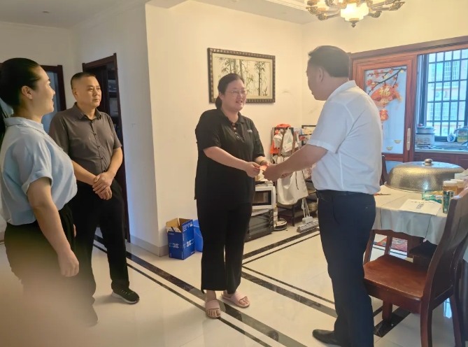 鷹潭長(zhǎng)運(yùn)：“七一”期間走訪慰問困難黨員