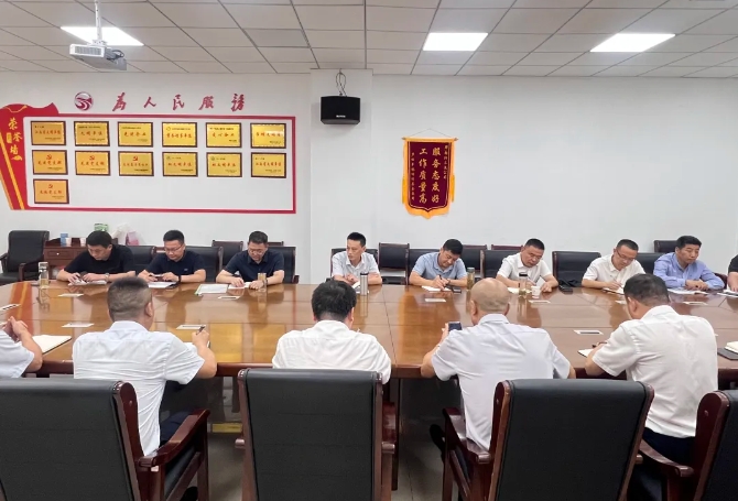 黃俊、占梁一行到鄱陽(yáng)長(zhǎng)運(yùn)檢查指導(dǎo)工作