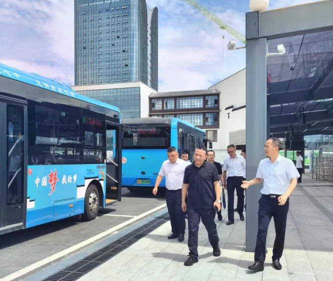 李偉一行調研上饒汽運、婺源公交