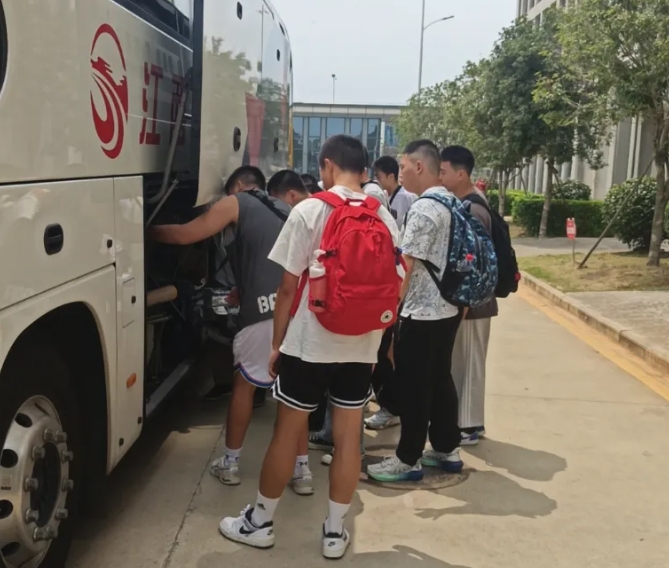 都市城際公交:承接中國(guó)航空學(xué)會(huì)雛鷹啟航計(jì)劃活動(dòng)保障用車業(yè)務(wù)