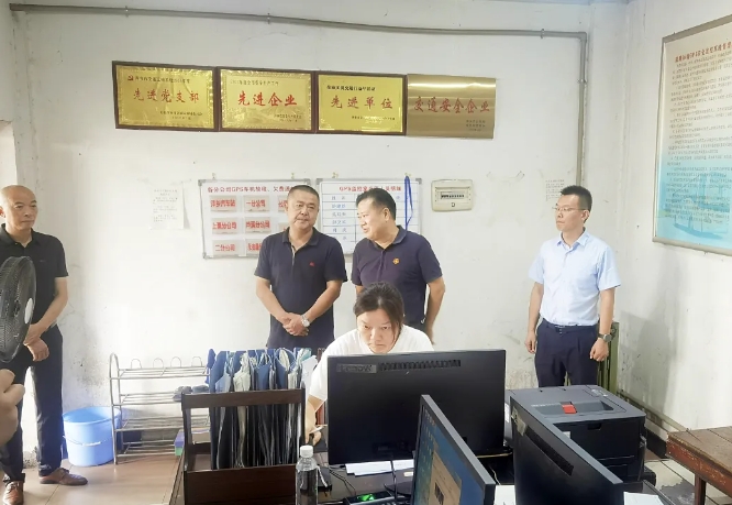 萍鄉(xiāng)長運(yùn) 萍鄉(xiāng)市交通運(yùn)輸局領(lǐng)導(dǎo)深入萍鄉(xiāng)長運(yùn)督導(dǎo)檢查安全生產(chǎn)工作