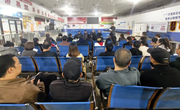 萍鄉(xiāng)長(zhǎng)運(yùn) 召開(kāi)客運(yùn)站場(chǎng)轉(zhuǎn)型人員優(yōu)化推進(jìn)現(xiàn)場(chǎng)會(huì)