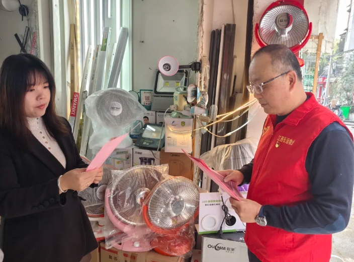 一線報(bào)道 || 長運(yùn)物業(yè)：憲法宣傳進(jìn)商戶 法治觀念入人心