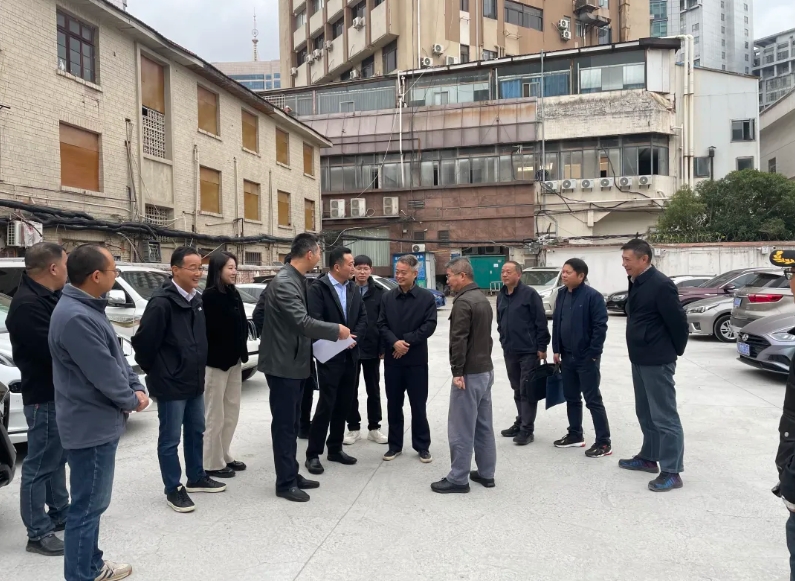 今日快報(bào) || 杜小華督導(dǎo)長(zhǎng)鴻物業(yè)安全生產(chǎn)重點(diǎn)工作 王曉、胡勁松陪同