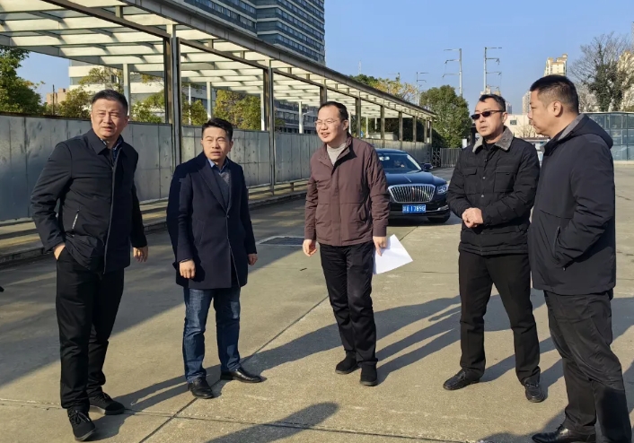 都市城際公交：紅谷灘區(qū)組織部、社會(huì)工作部調(diào)研長(zhǎng)途汽車(chē)西站充電區(qū)服務(wù)驛站