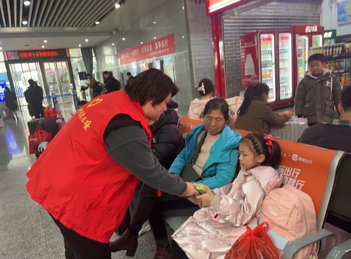 都市城際公交:開展“小年送祝福 ”活動