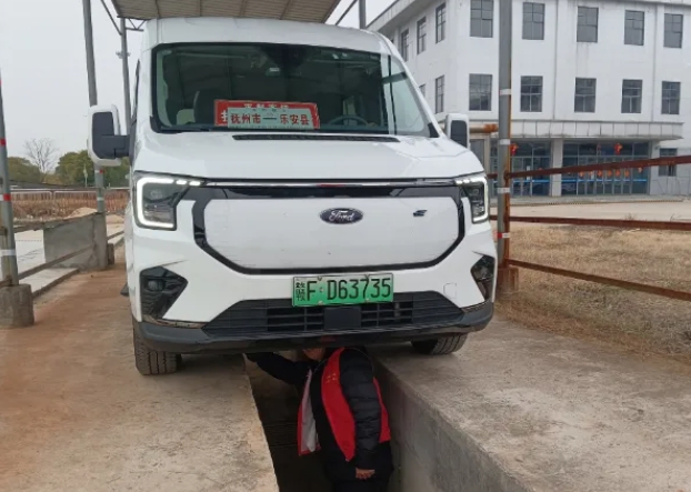 撫州長運:應(yīng)對惡劣天氣 保障出行安全