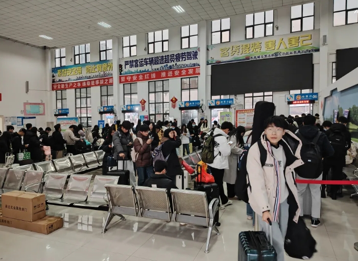 九江長運(yùn)：共青公司護(hù)航旅客出行