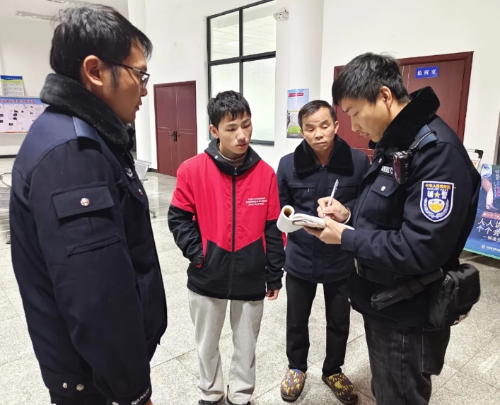 吉安公交：夜色中的守護者 離家少年安全回家