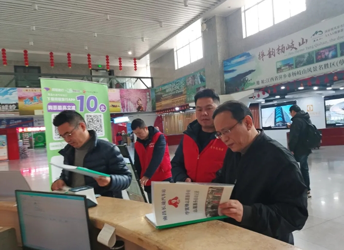 劉志堅(jiān)督導(dǎo)都市城際公交各車(chē)站文明創(chuàng)建工作