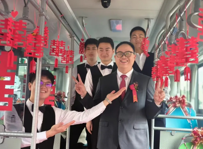 撫州長運(yùn)：公交車變“婚車” “低碳”環(huán)保又時(shí)尚