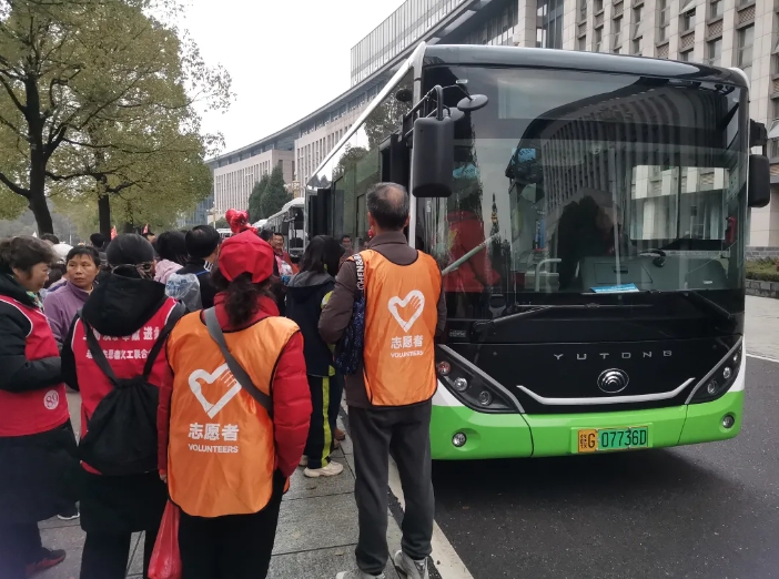 九江長運(yùn)：公交“牽手”馬拉松，共赴瑞昌花海約