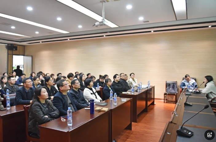 江西長(zhǎng)運(yùn)舉辦AI技術(shù)專題講座 萬(wàn)建紅出席