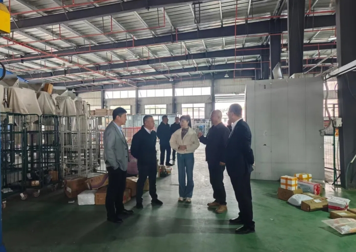 李偉、占梁調(diào)研九江長運(yùn)