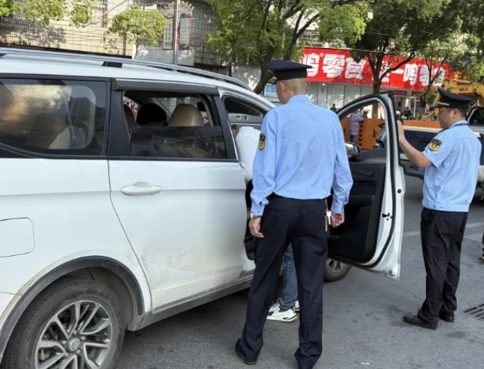 景德鎮(zhèn)長(zhǎng)運(yùn)：樂平公交聯(lián)合執(zhí)法部門嚴(yán)打非法營(yíng)運(yùn)“黑車”