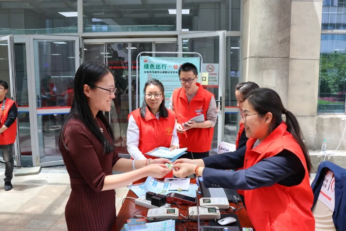吉安公司：開展“綠色出行 公交優(yōu)先”定制公交線主題宣傳活動(dòng)