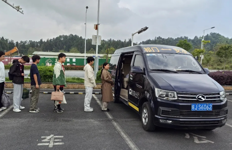 黃山長運(yùn)：祁門縣首條城鄉(xiāng)高速定制客運(yùn)開通