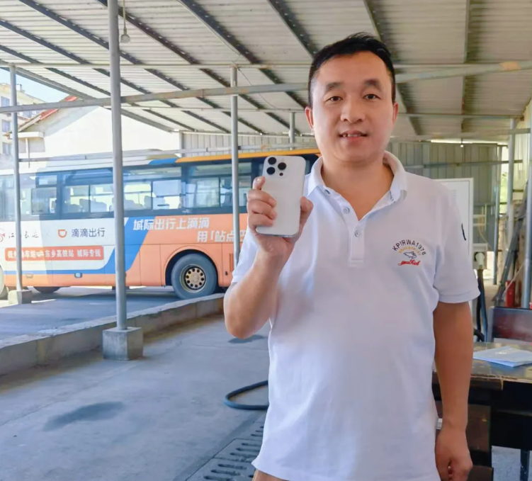 撫州長(zhǎng)運(yùn)：拿回遺失的手機(jī) 樂(lè)先生笑了