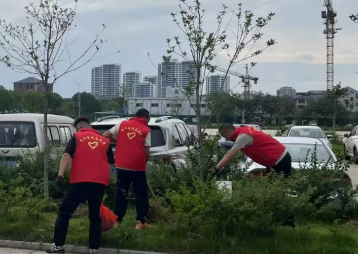 九江長運 開展“美化環(huán)境 黨員先行”志愿服務(wù)活動