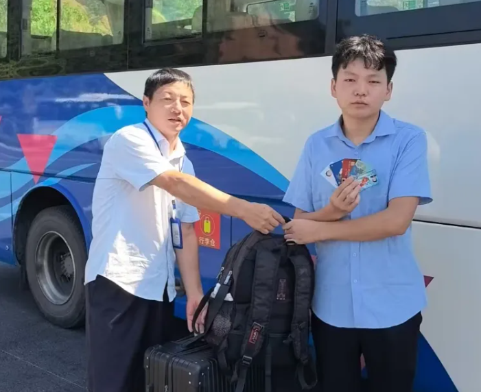 ?撫州長(zhǎng)運(yùn)：行李“搭錯(cuò)車” 暖心尋回獲贊譽(yù)